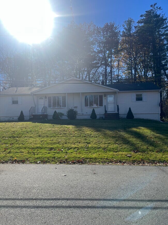 7 Meadow Ln Apartments and Nearby Salem Apartments For Rent Salem, NH