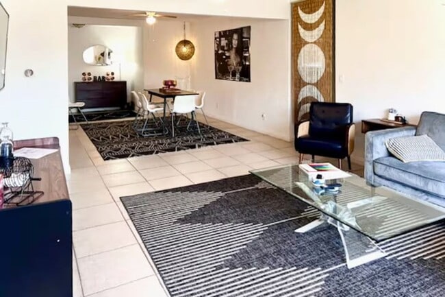 394 W Bon Air Dr in Palm Springs, CA - Building Photo - Building Photo