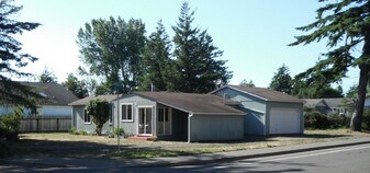 1941 28th Pl in Florence, OR - Building Photo
