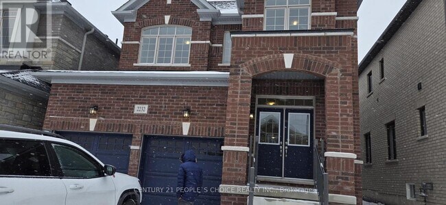 2232 Crystal Dr in Oshawa, ON - Building Photo - Building Photo