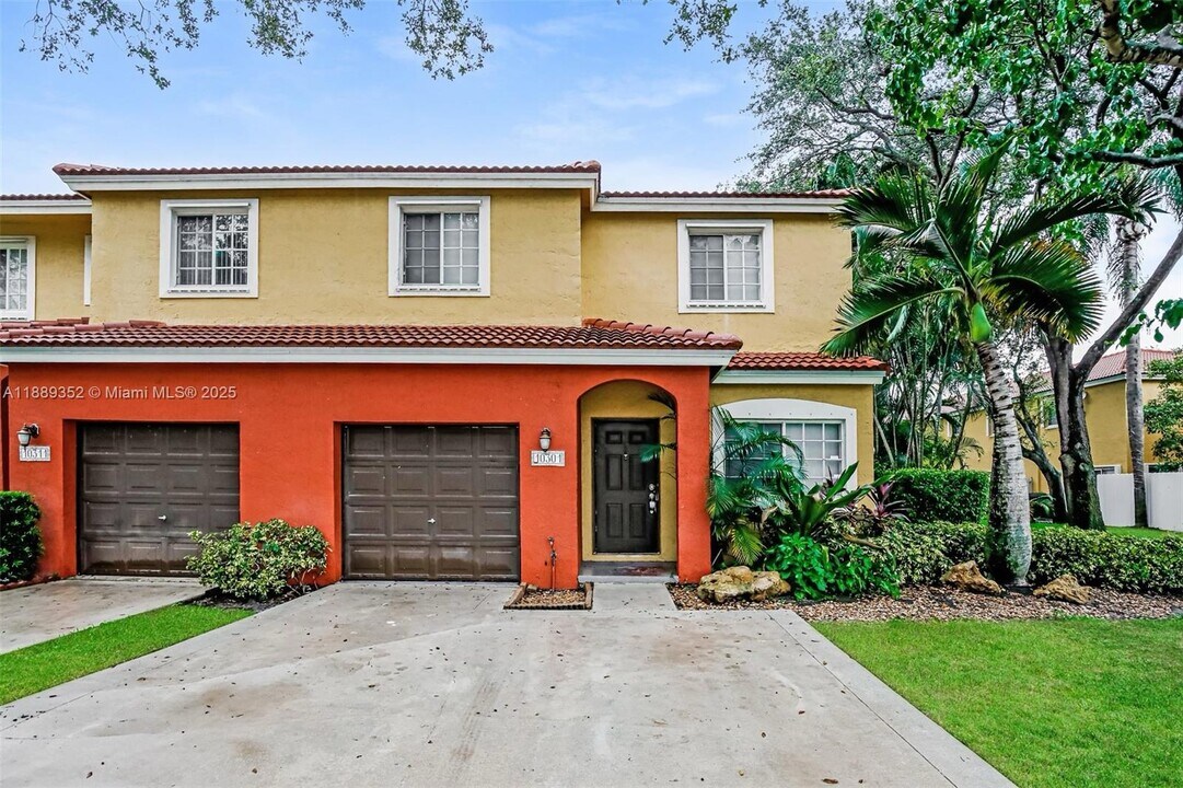 10301 SW 18th St in Miramar, FL - Building Photo