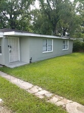 5048 Broadway Ave in Jacksonville, FL - Building Photo - Building Photo