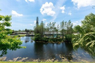 717 Gardens Dr in Pompano Beach, FL - Building Photo