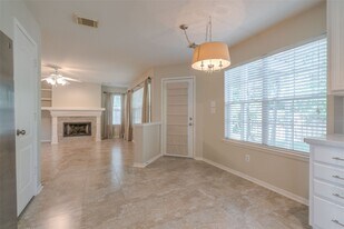 147 Shelter Rock Ct in Spring, TX - Building Photo