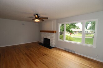 210 W Vine St in Junction City, KS - Building Photo - Building Photo