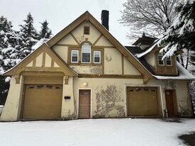 24 Bloomfield Way in West Orange, NJ - Building Photo