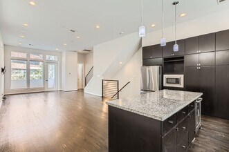126 Pierce St in Houston, TX - Building Photo - Building Photo