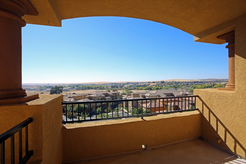 LeSarra El Dorado Hills, CA Apartments