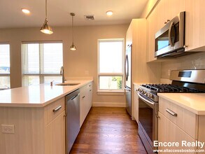 1 Everett St, Unit 204 in Boston, MA - Foto de edificio - Building Photo