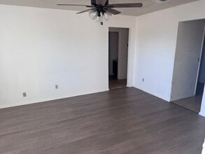 1435 26th St NE, Unit 1435 in Paris, TX - Foto de edificio - Building Photo