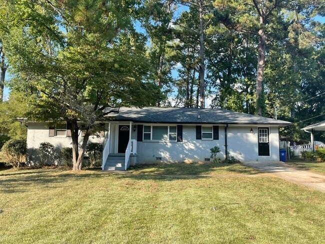 property at 2002 Fargo Pl SE