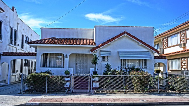 1215-1221 S Mariposa Ave in Los Angeles, CA - Building Photo - Building Photo