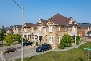 30 Spruce Pine Cres in Vaughan, ON - Building Photo