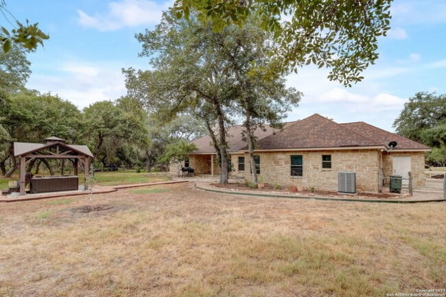 471 Rose Blossom Loop in La Vernia, TX - Building Photo - Building Photo