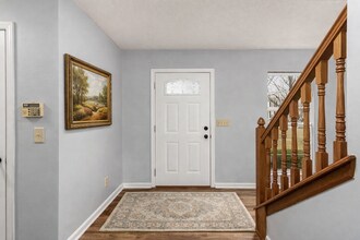 8635 Oak Creek Dr in Lewis Center, OH - Foto de edificio - Building Photo