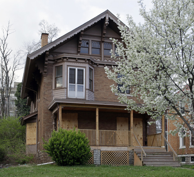 325 Hearne Ave in Cincinnati, OH - Building Photo - Building Photo