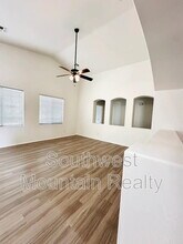 2070 E Indigo Dr in Chandler, AZ - Building Photo - Building Photo