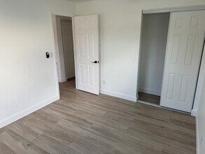 9466 Tacoma Ave in Englewood, FL - Foto de edificio - Building Photo