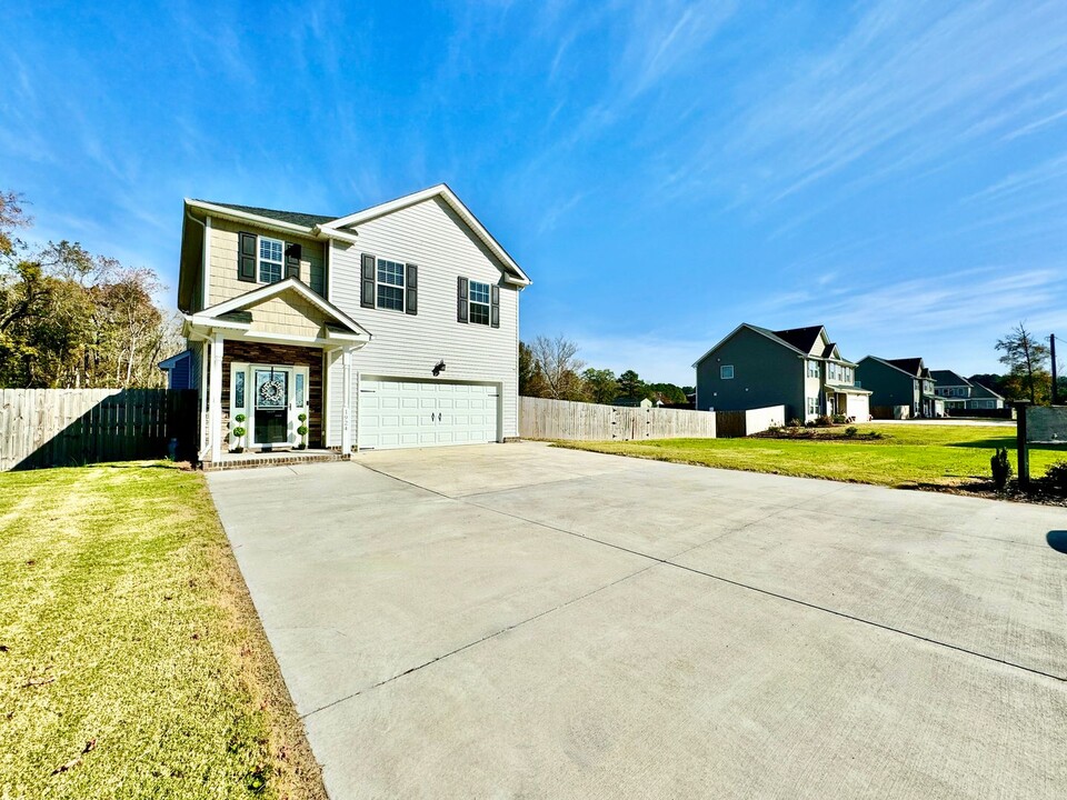 1924 Land of Promise Rd in Chesapeake, VA - Building Photo