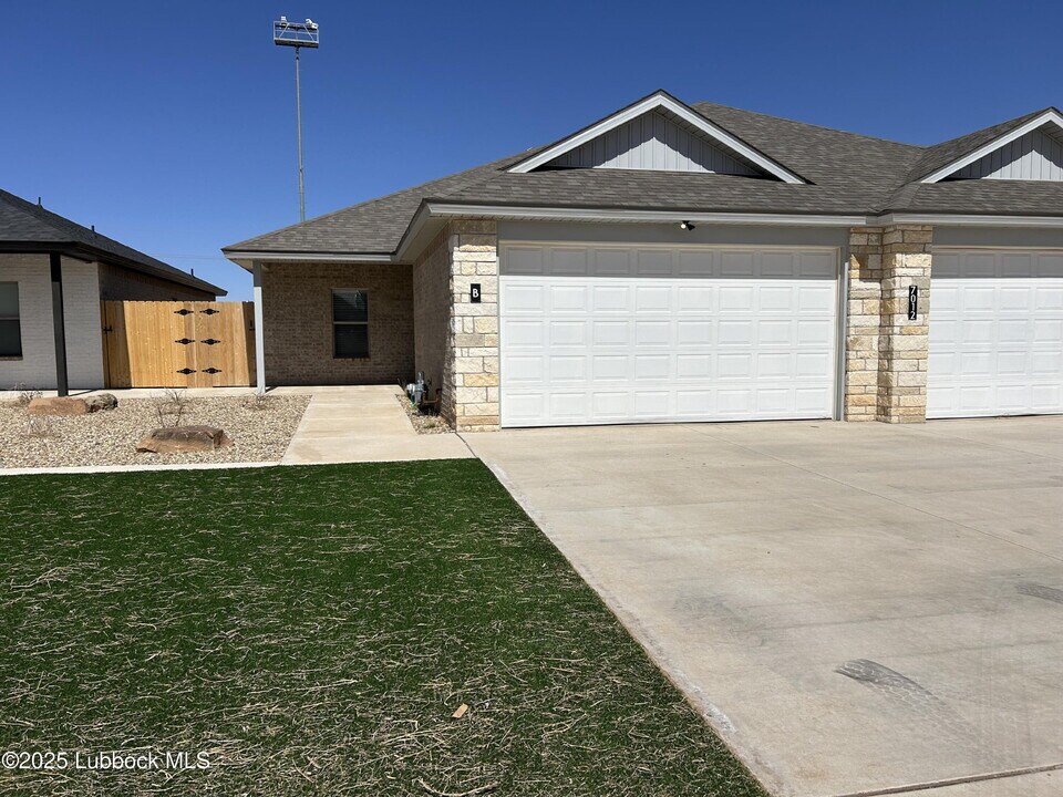7012 40th St in Lubbock, TX - Building Photo