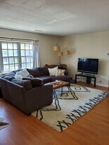 31 Lake Shore Ct, Unit 3 in Boston, MA - Building Photo