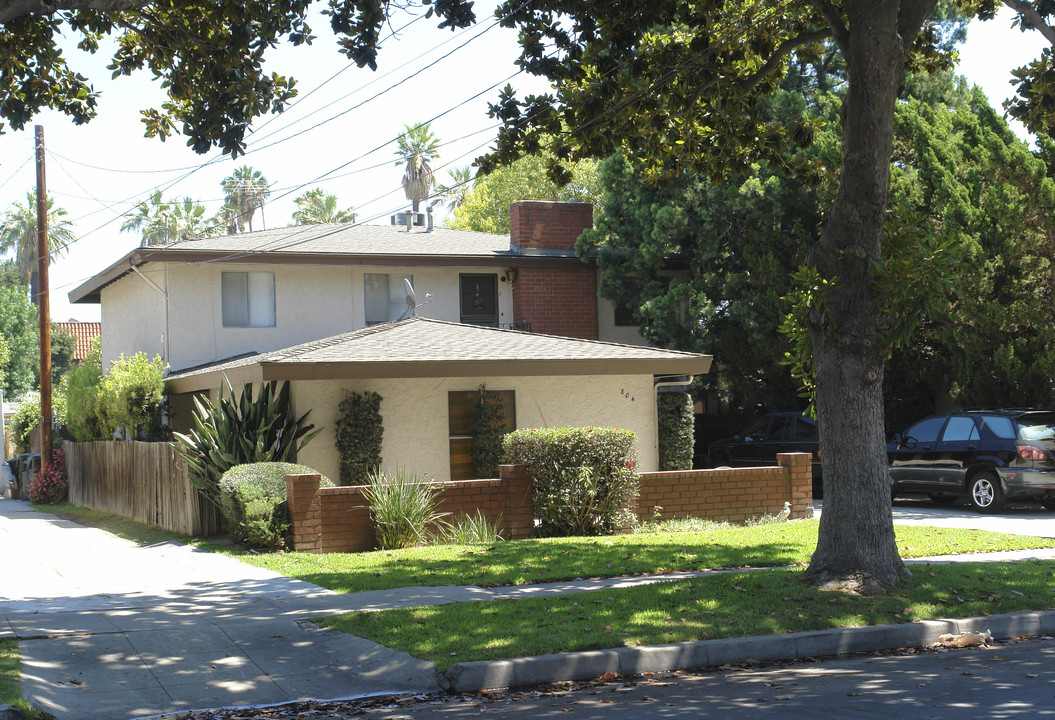 804 S Stoneman Ave in Alhambra, CA - Foto de edificio