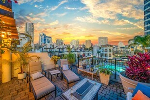700 W Harbor Dr in San Diego, CA - Building Photo