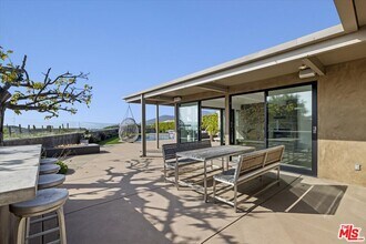 18131 Kingsport Dr in Malibu, CA - Building Photo - Building Photo