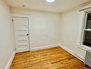 137 Lake Ave in Yonkers, NY - Building Photo - Building Photo