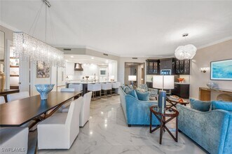 24031 Via Castella Dr in Bonita Springs, FL - Foto de edificio - Building Photo