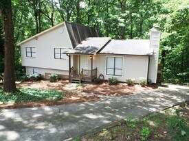 5040 Woodland Dr NW in Kennesaw, GA - Building Photo