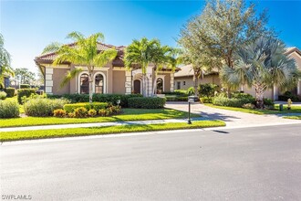 7747 Cottesmore Dr in Naples, FL - Foto de edificio - Building Photo