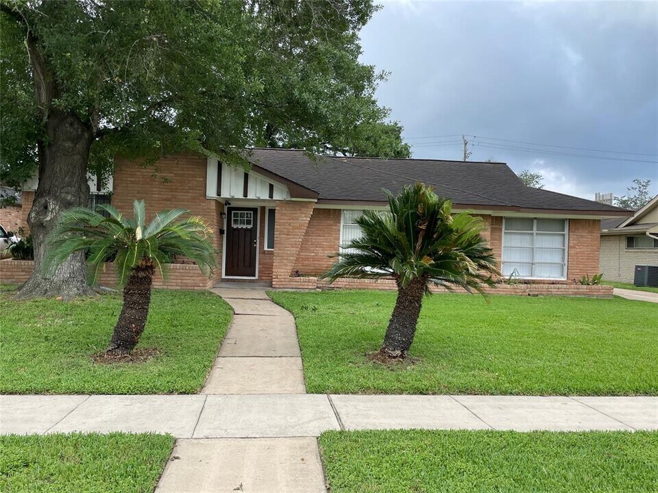3727 Woodvalley Dr in Houston, TX - Building Photo