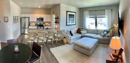 713 Grissom Dr in Colorado Springs, CO - Foto de edificio - Building Photo