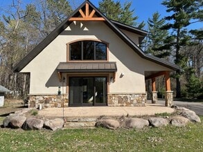 4117 Sunset View Rd in Nisswa, MN - Foto de edificio - Building Photo