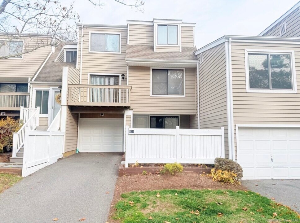 433 Thoreau Rd in Branford, CT - Building Photo