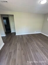4807 NW Homestead Rd in Riverside, MO - Building Photo - Building Photo