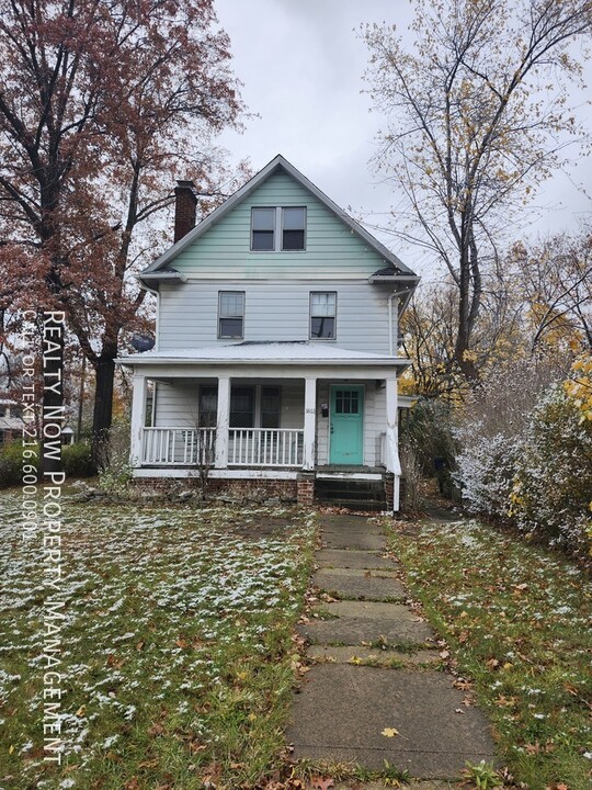 3863 Mayfield Rd in Cleveland Heights, OH - Building Photo