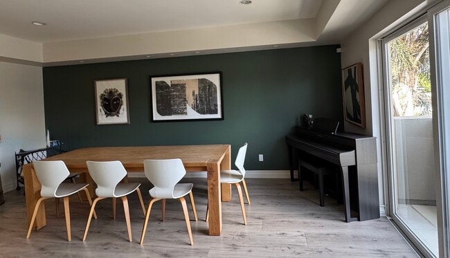 2101 S Beverly Glen Blvd, Unit Beverly Glen in Los Angeles, CA - Building Photo - Building Photo