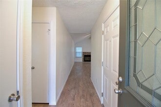 12100 Lavinia Ln in Austin, TX - Building Photo - Building Photo