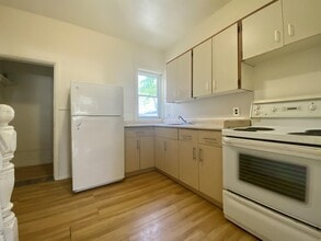 475.5 Stella Ave in Winnipeg, MB - Building Photo - Building Photo