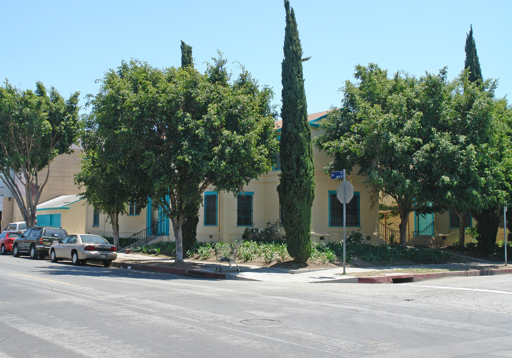 900-902 S Manhattan Pl in Los Angeles, CA - Foto de edificio