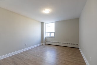 6171 Bathurst St in Toronto, ON - Building Photo - Building Photo