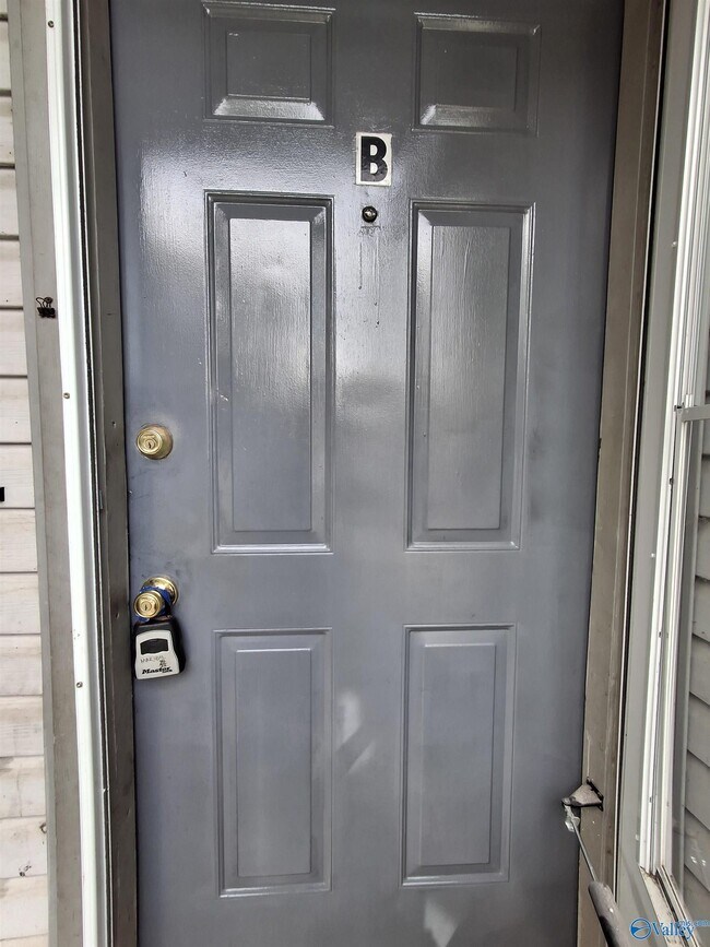 6206 Friar Tuck Dr NW in Huntsville, AL - Building Photo - Building Photo