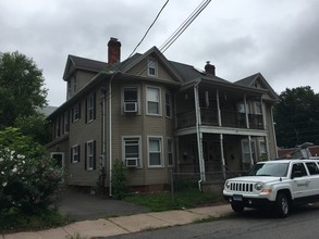 100 Quaker Ln S in West Hartford, CT - Building Photo - Building Photo