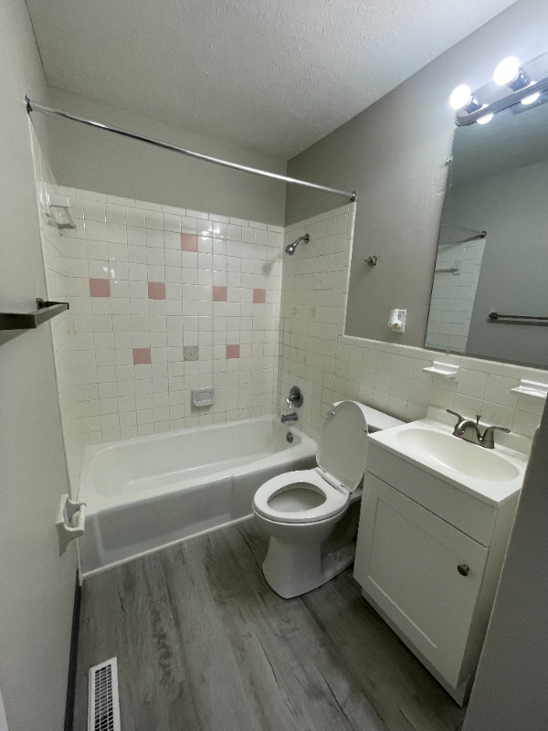 343 Pershing Ave NE in North Canton, OH - Building Photo - Building Photo