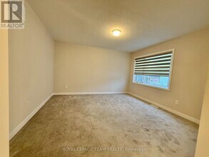303 Canadensis Ln in Ottawa, ON - Building Photo - Building Photo