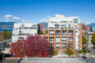 The Edge Harbourfront in Vancouver, BC - Building Photo - Building Photo