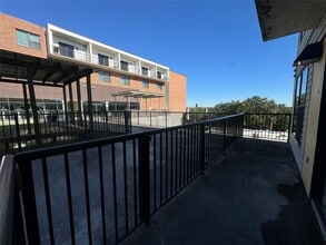 3550 Main St in Houston, TX - Building Photo - Building Photo