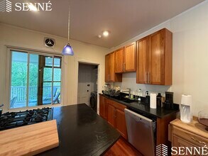 67 Highland Ave, Unit 1 in Cambridge, MA - Building Photo - Building Photo